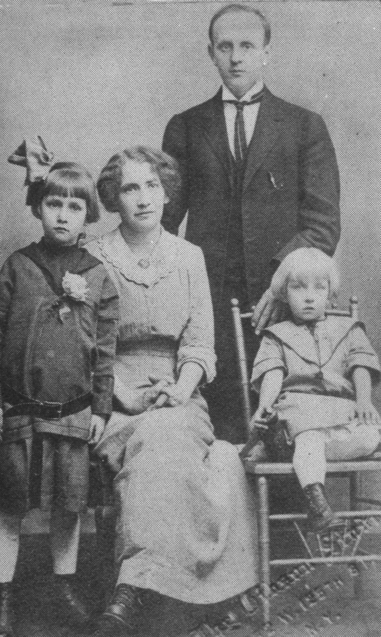 Robert and Anna Cook with their daughters Blossom and Dorothy in 1913—the year they arrived in India